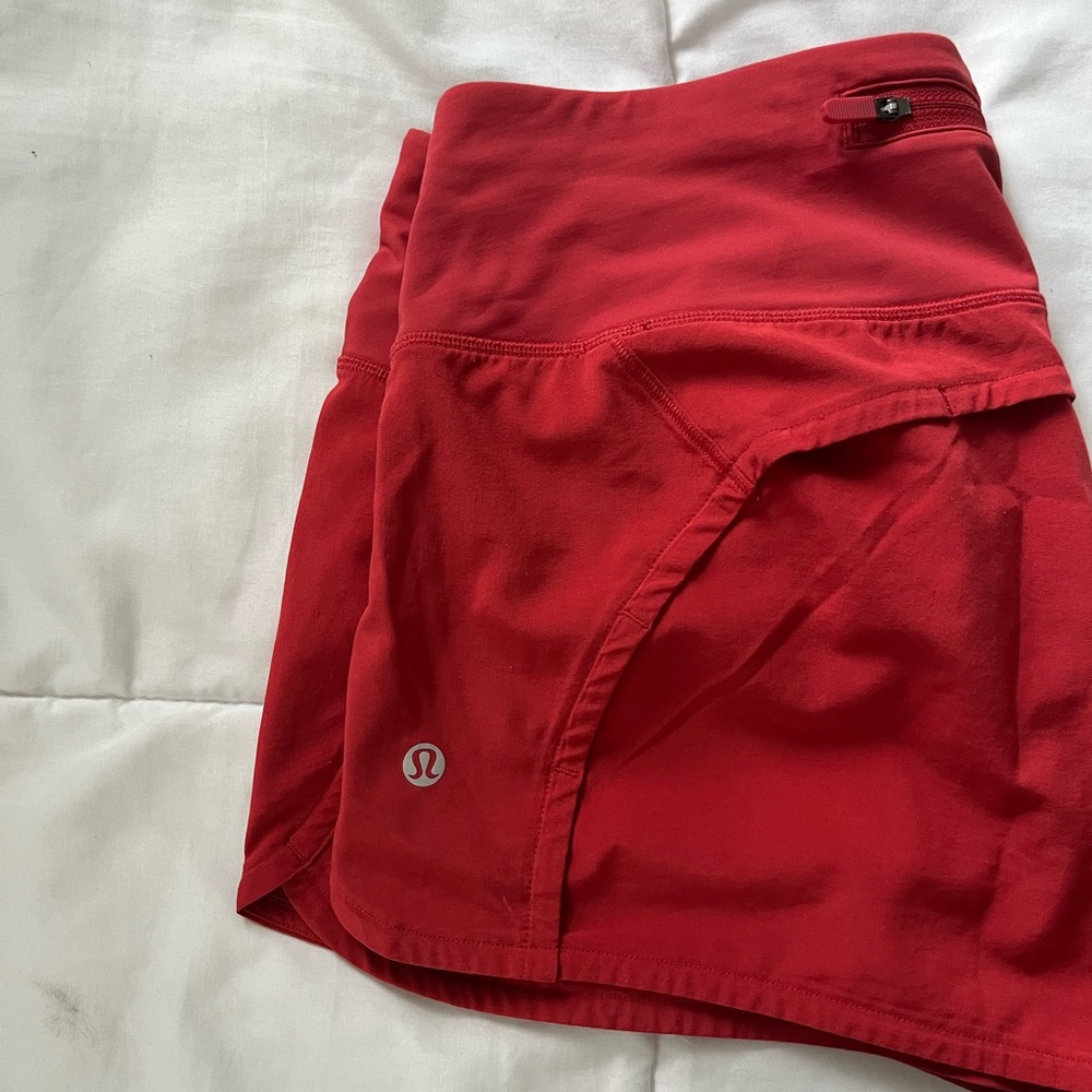Lululemon size 6 Speed up Low-Rise red lined shorts 2.5